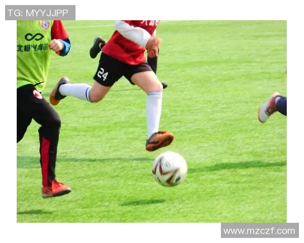 我是足球明星但总是踢到自己的脚丫子搞笑瞬间大揭秘